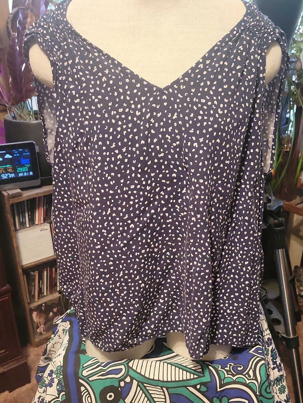 Old Navy Navy and White Sleeveless Printed Blouse